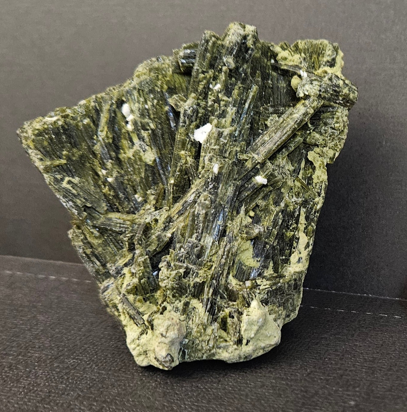 Epidote specimen