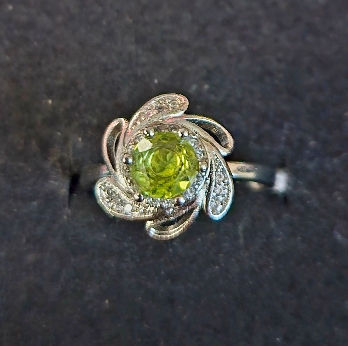 Peridot fidget ring